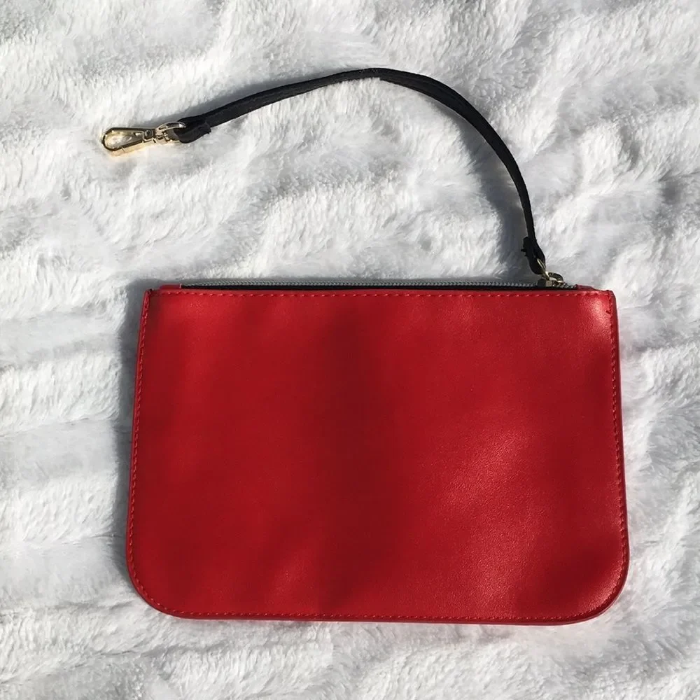 NWOT Victoria’s Secret XOXO red wristlet - Picture 3 of 9